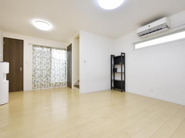 2019 Built 4LDK Detached House in Osaka's Nishiyodogawa Ward - Thumbnail 3