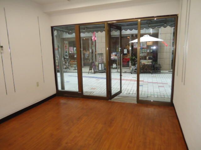 Commercial Space for Rent in Suginami, Tokyo - 16.5m² - Thumbnail 3