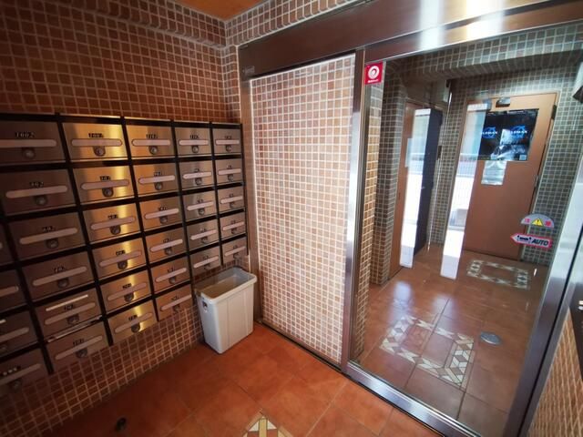 1K Apartment for Sale in Bunkyo, Tokyo - Cynthia Hongo Sanchome - Thumbnail 3