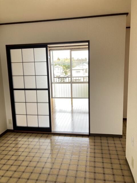 2DK Apartment for Rent in Takahagi, Ibaraki - 42.36 sqm - Thumbnail 2