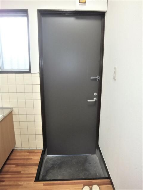 Iwasaki-so 2K Apartment for Rent in Shinjuku, Tokyo - Thumbnail 2