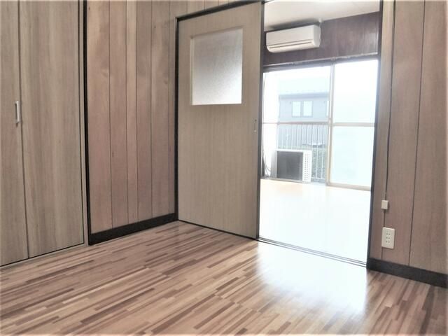 Iwasaki-so 2K Apartment for Rent in Shinjuku, Tokyo - Thumbnail 4