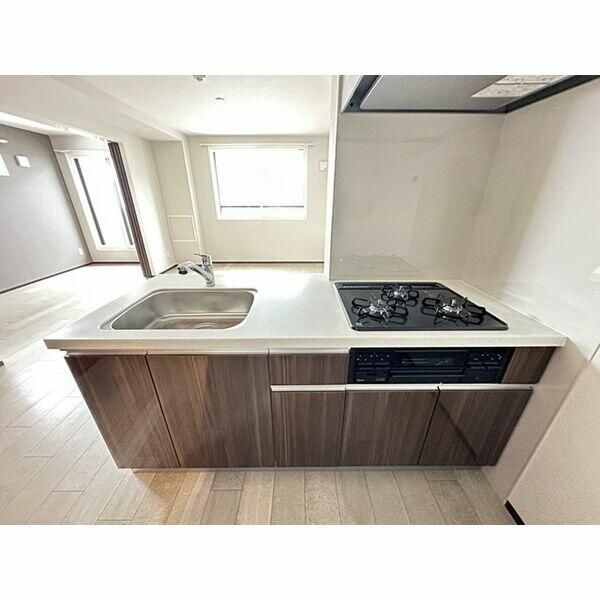New 2LDK Apartment for Rent in Sapporo's Shiroishi Ward - Thumbnail 3