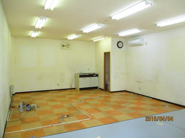 Commercial Unit for Rent in Fujikawa, Yamanashi - 33.05 sqm - Thumbnail 2