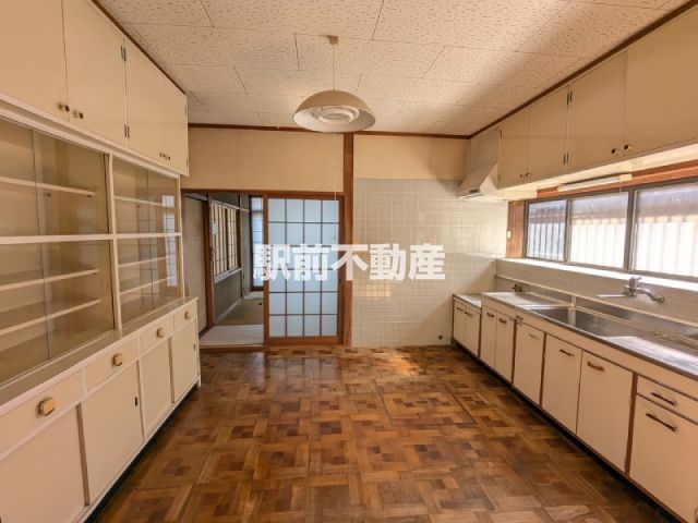 1979 5DK House for Sale in Omuta, Fukuoka with 250㎡ Land - Thumbnail 4