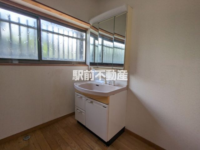 1979 5DK House for Sale in Omuta, Fukuoka with 250㎡ Land - Thumbnail 2