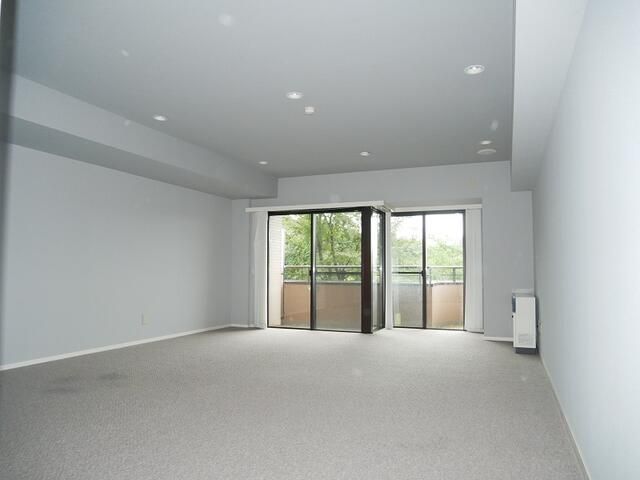 Lions Villa Yamanakako Condo for Sale with Lake Fuji Views - Thumbnail 3