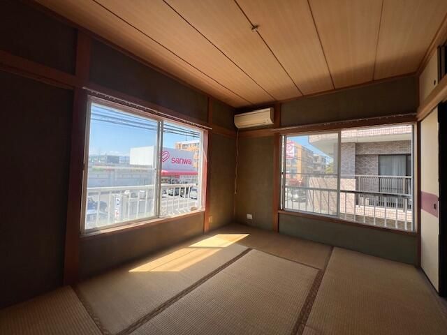 Shop with Living Quarters for Rent in Sagamihara, Kanagawa - Image 1