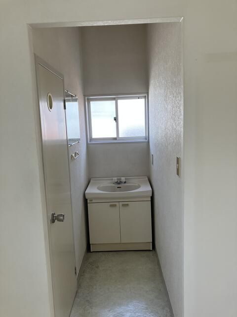 Commercial Shop/Office for Rent in Fujikawa, Yamanashi - Thumbnail 4