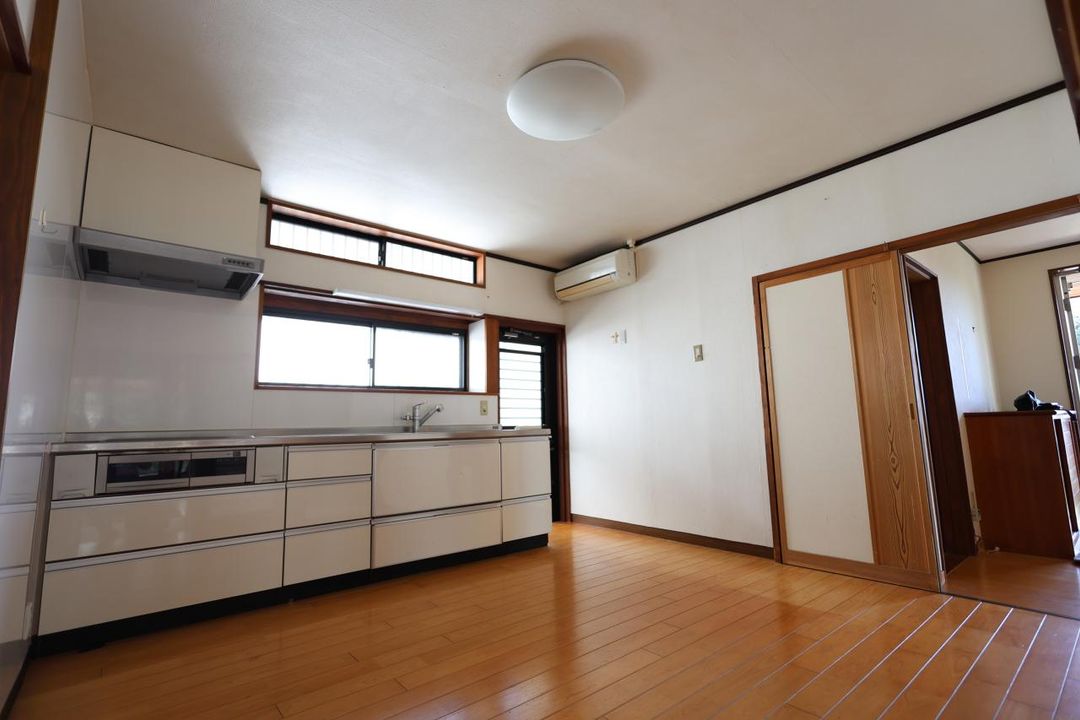 1979 4DK House for Sale in Quiet Miyazaki Neighborhood - Thumbnail 4