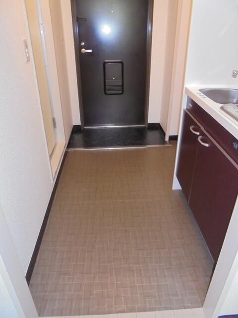 Studio Apartment for Sale in Akasaka, Minato, Tokyo - Thumbnail 3