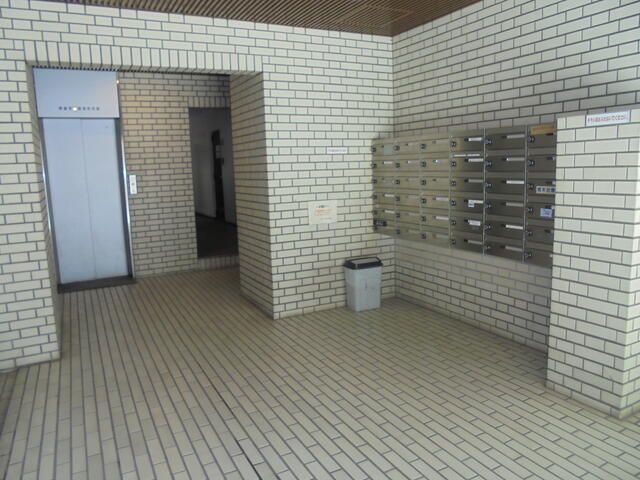 Studio Apartment for Sale in Akasaka, Minato, Tokyo - Thumbnail 2