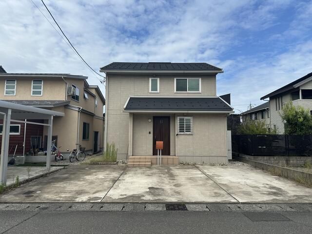 Modern 4SLDK House for Sale in Fukui City with 3 Parking Spaces - Main Image