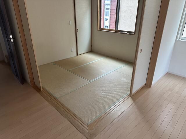 Modern 4SLDK House for Sale in Fukui City with 3 Parking Spaces - Thumbnail 4