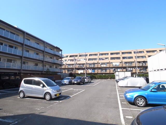 Parking Space for Rent in Chofu, Tokyo - 17,600 Yen - Image 1