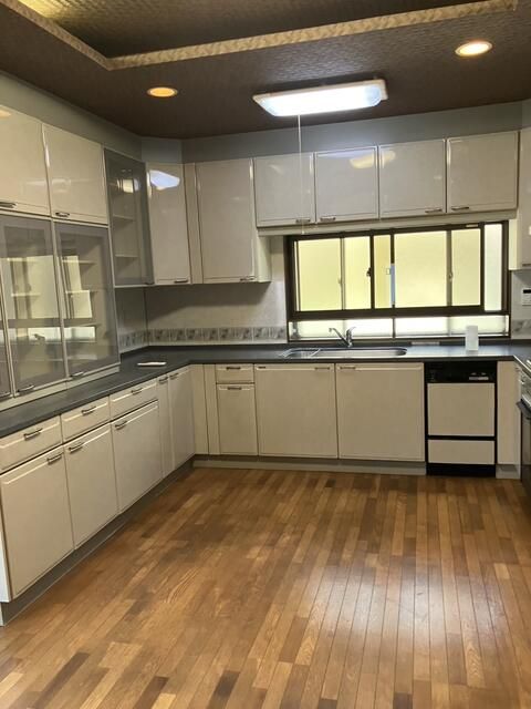 7DK House for Sale in Tsuruga, Fukui with Large Garden & Parking - Thumbnail 4