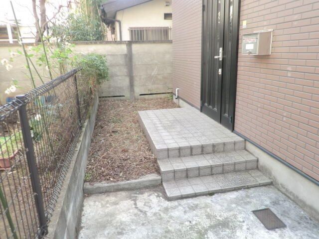 2DK House for Rent in Kichijoji, Musashino with Private Garden - Thumbnail 4