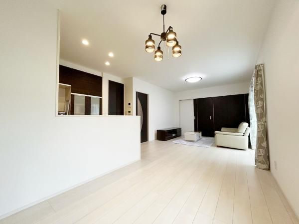 2018 Built 4LDK Wooden House for Sale in Yashio, Saitama - Thumbnail 3