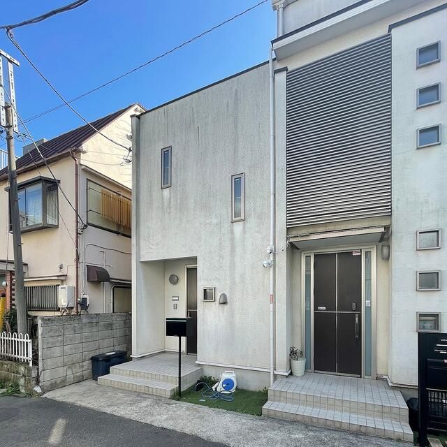 1LDK Terrace House for Rent in Shibuya's Yoyogi - Thumbnail 2