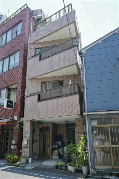 7SLDK Detached House for Sale in Taito, Tokyo - Image 1