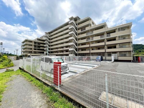 Sun Cradle Hamura Riviere Condo for Sale in Tokyo - Thumbnail 2