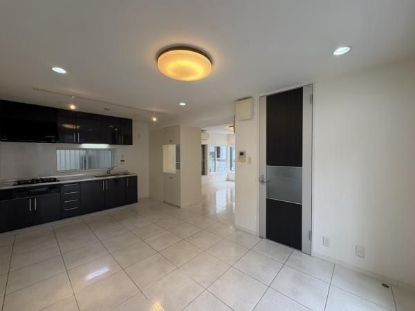 1985 3LDK Wooden House on Corner Lot in Setagaya, Tokyo - Image 22