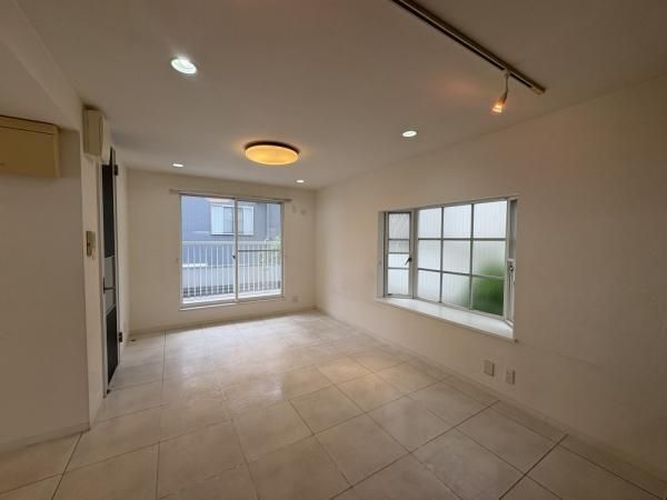 1985 3LDK Wooden House on Corner Lot in Setagaya, Tokyo - Image 22