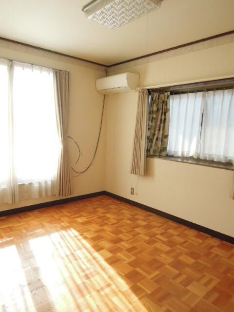 2-Story 5DK House for Rent in Utsunomiya, Tochigi - Thumbnail 2