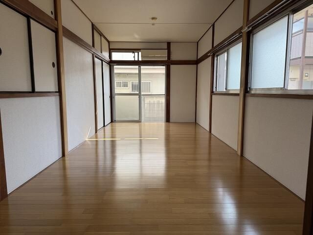 1K Apartment for Rent in Mitaka, Tokyo - 64,000 Yen - Thumbnail 4
