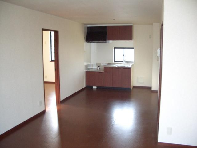 2LDK Apartment for Rent in Kofu, Yamanashi - 58.79 sqm - Thumbnail 2