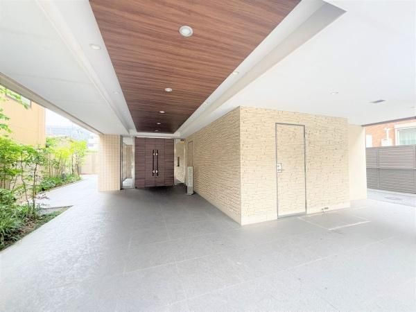 2LDK Apartment for Sale in Chofu City, Tokyo - Thumbnail 2