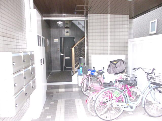 1DK Apartment for Rent in Toda City, Saitama - Renovated Top Floor - Thumbnail 3