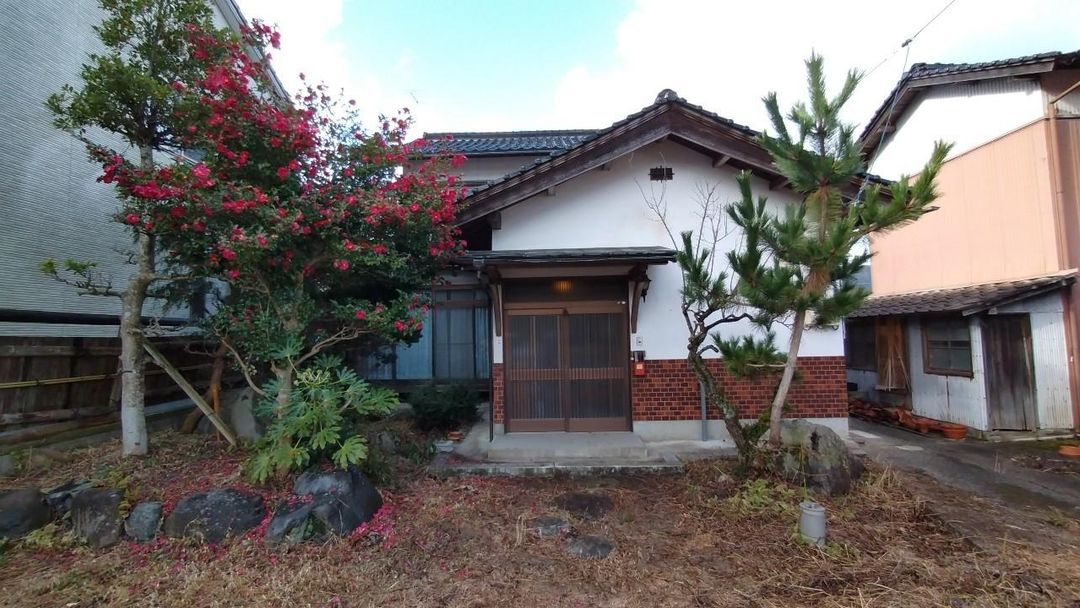 6DK House with Onsen Access in Tottori City, Tottori - Thumbnail 2