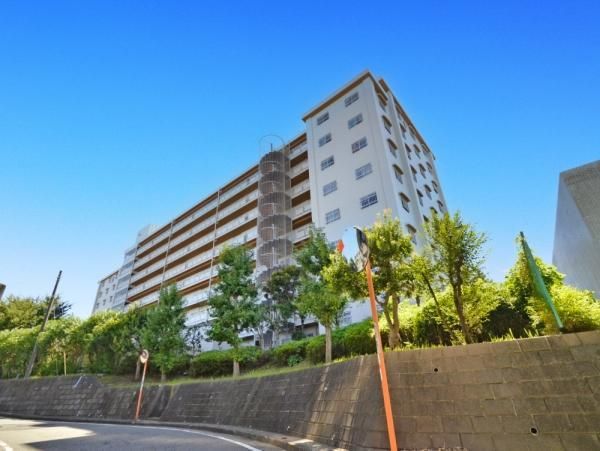 3LDK Apartment for Sale in Yokohama's Sakae Ward, 77 sqm - Thumbnail 3
