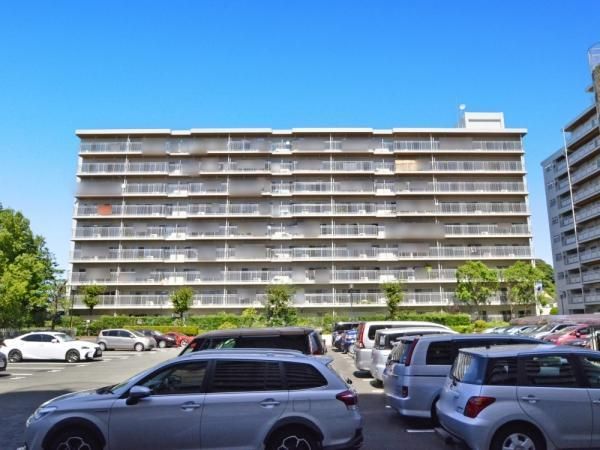 3LDK Apartment for Sale in Yokohama's Sakae Ward, 77 sqm - Thumbnail 2