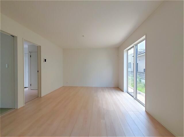 New 4LDK House in Kobe's Nishi Ward with Parking for Two - Thumbnail 4