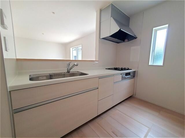 New 4LDK House in Kobe's Nishi Ward with Parking for Two - Thumbnail 2