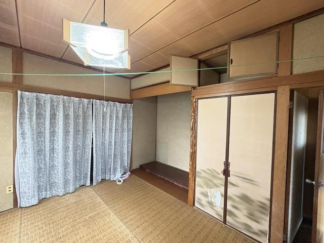 1974 8DK House with 2021 Renovations on 462sqm Land in Mihara - Thumbnail 4