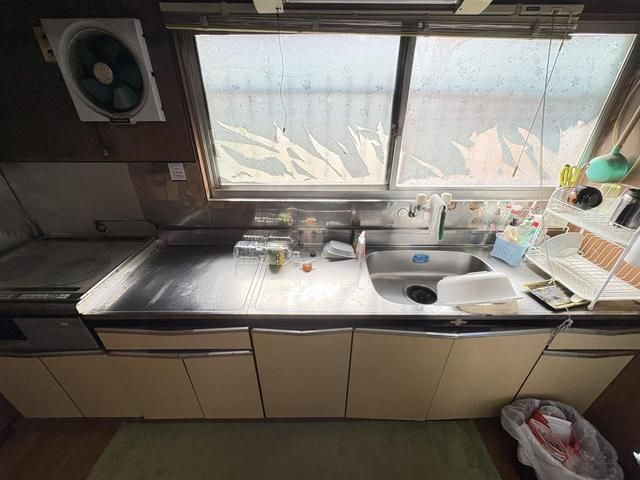1974 8DK House with 2021 Renovations on 462sqm Land in Mihara - Image 1