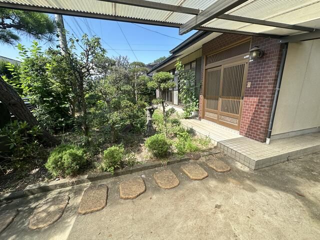 6DK Detached House for Sale in Quiet Kofu Neighborhood - Thumbnail 3