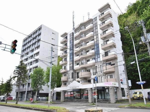 10-Story Apartment Building for Sale in Sapporo Chuo Ward - Thumbnail 3