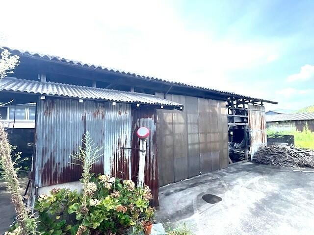 1972 5DK House on 852sqm Land with Parking in Zentsuji, Kagawa - Thumbnail 3