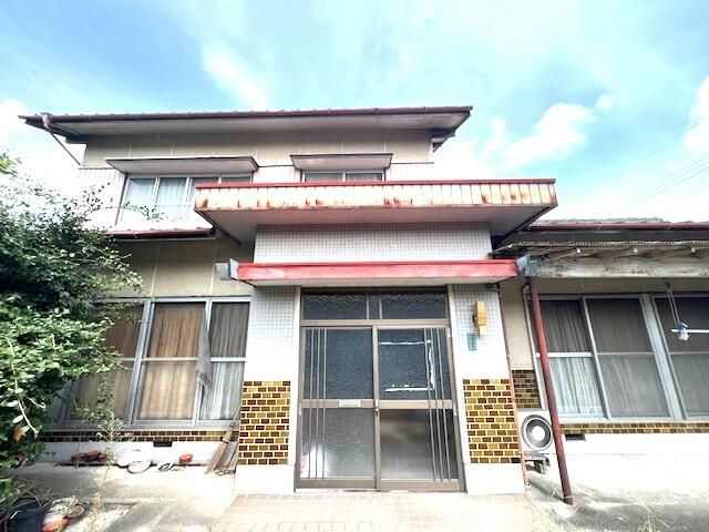 1972 5DK House on 852sqm Land with Parking in Zentsuji, Kagawa - Thumbnail 4