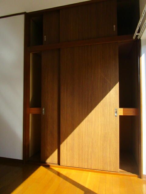 2LDK Terraced House for Rent in Kunitachi, Tokyo - Thumbnail 4