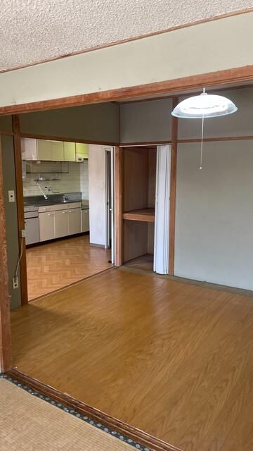 2SDK Apartment for Sale in Hino, Tokyo - Top Floor with Balcony - Thumbnail 4