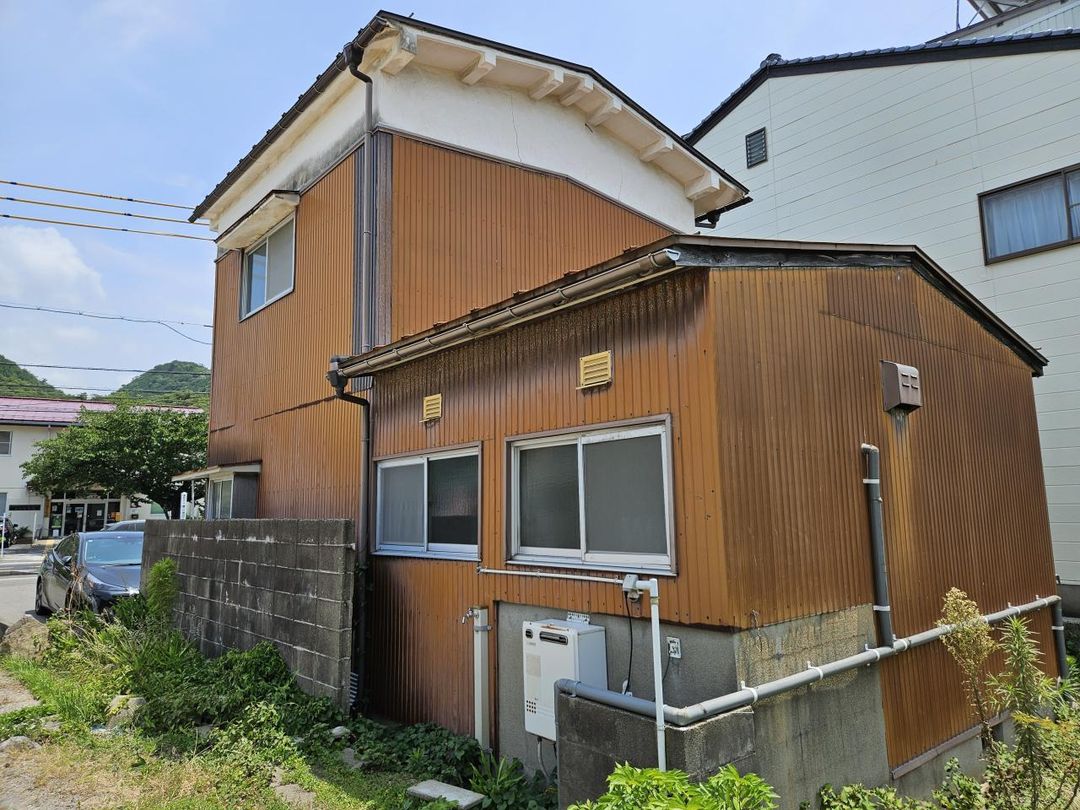 1949 Wooden House in Tottori City, 58.6 sqm on 52.41 sqm Land - Image 1