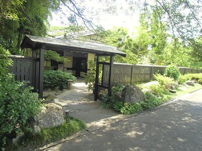 He shows off his skills at the restaurant and relaxes by working in the soil on his lakeside property: Villas, Real Estate, Properties for Sale, Hometown Information Center: Nationwide Country Living Property Data — Image 1, Kasama, Ibaraki