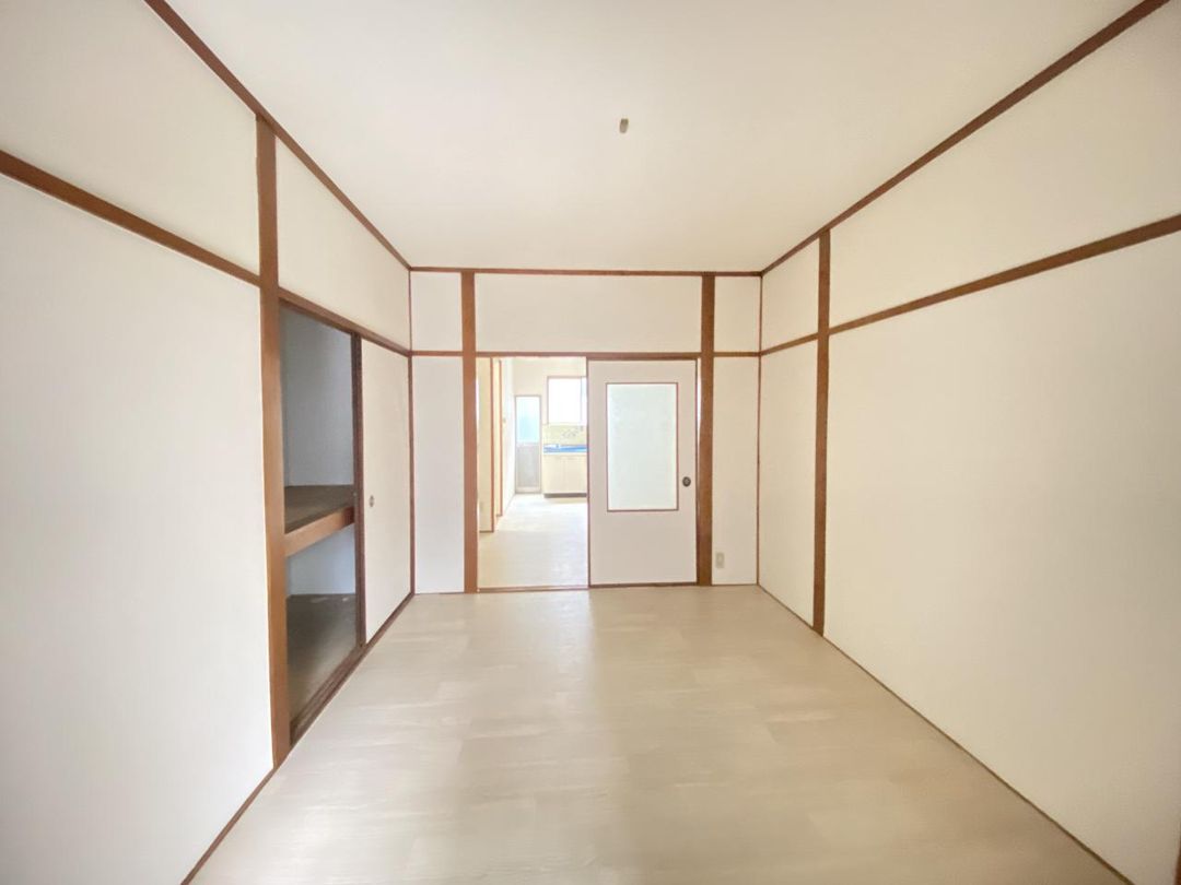 1980 3SDK Detached House for Sale in Ikuno Ward, Osaka - Thumbnail 2