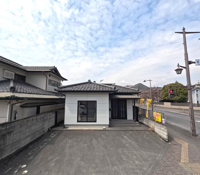 Corner Lot 3LDK House for Sale in Sano, Tochigi - Thumbnail 2
