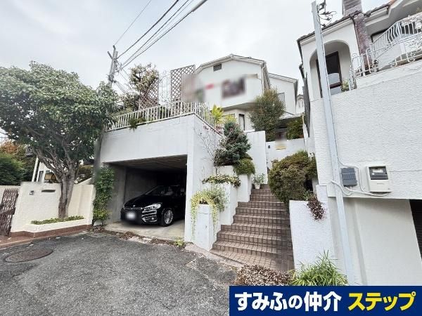 5LDK Detached House for Sale in Chofu, Tokyo - Image 1